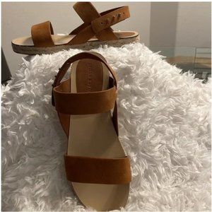 Stunning Jenni Kayne brown suede sandals with brass accents - NWT!